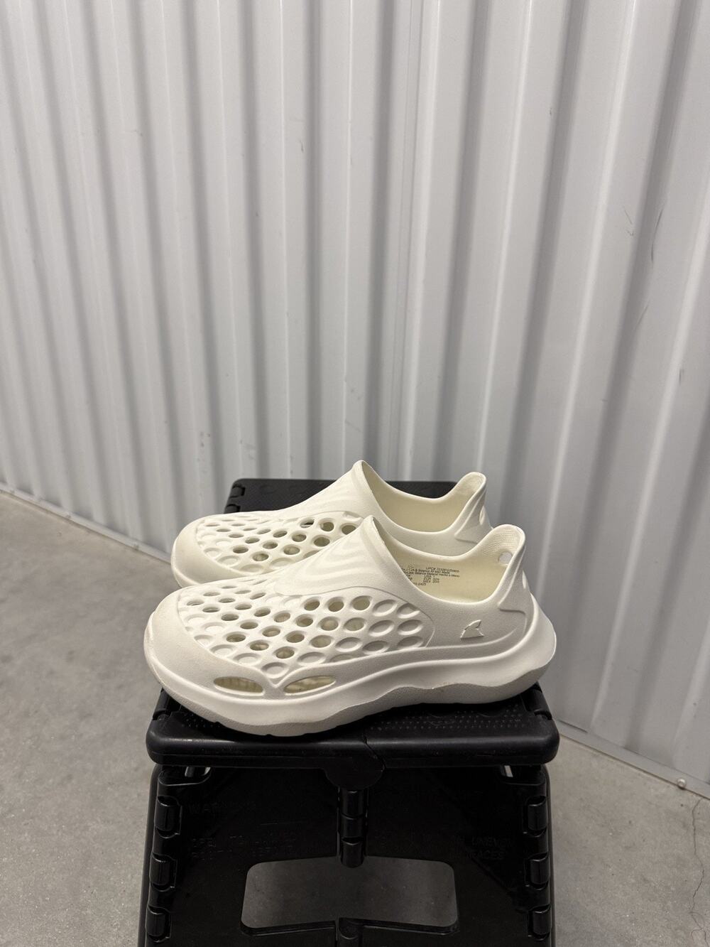 Rugged Shark White Water Shoes Size 1 PS